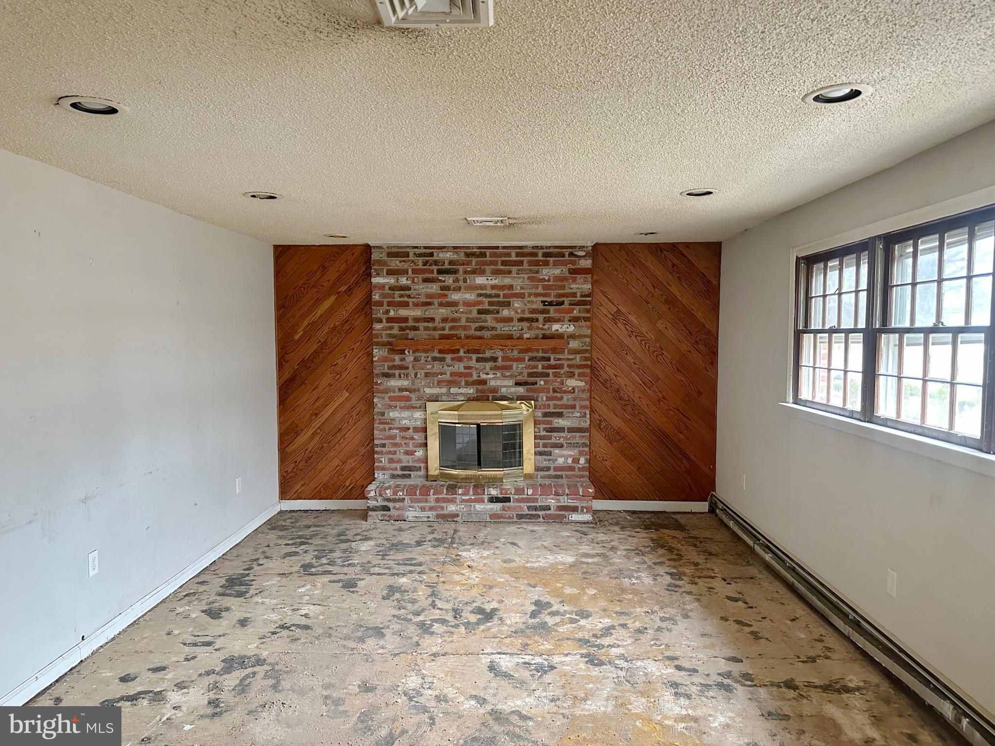 220 Myrtle Avenue Lindenwold, NJ 08021 - Photo 9 of 11 a view of a livingroom with a staircase
