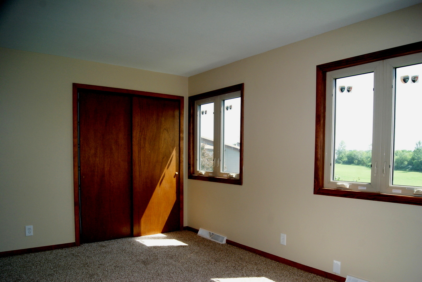 264 Circlegate Road New Lenox, IL 60451 - Photo 13 of 28 a view of an entryway with a window