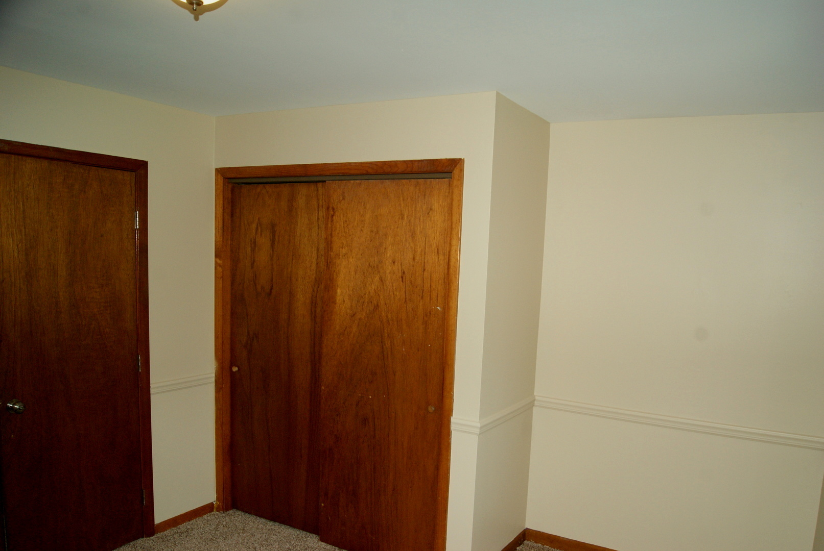 264 Circlegate Road New Lenox, IL 60451 - Photo 18 of 28 a door with a wooden door