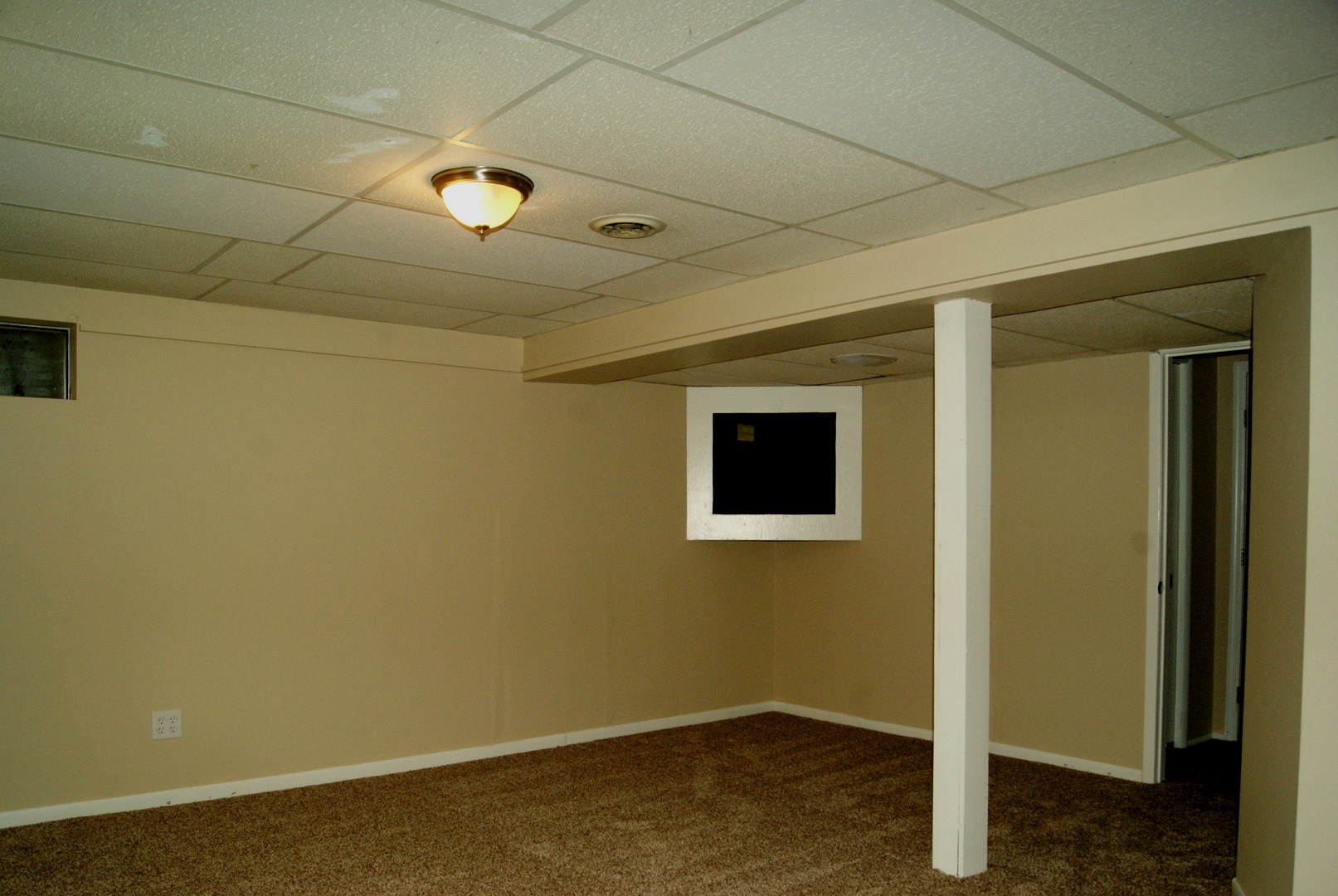 264 Circlegate Road New Lenox, IL 60451 - Photo 19 of 28 a view of a livingroom with a space