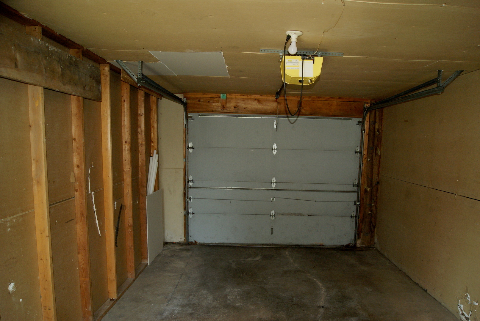 264 Circlegate Road New Lenox, IL 60451 - Photo 26 of 28 a view of a garage