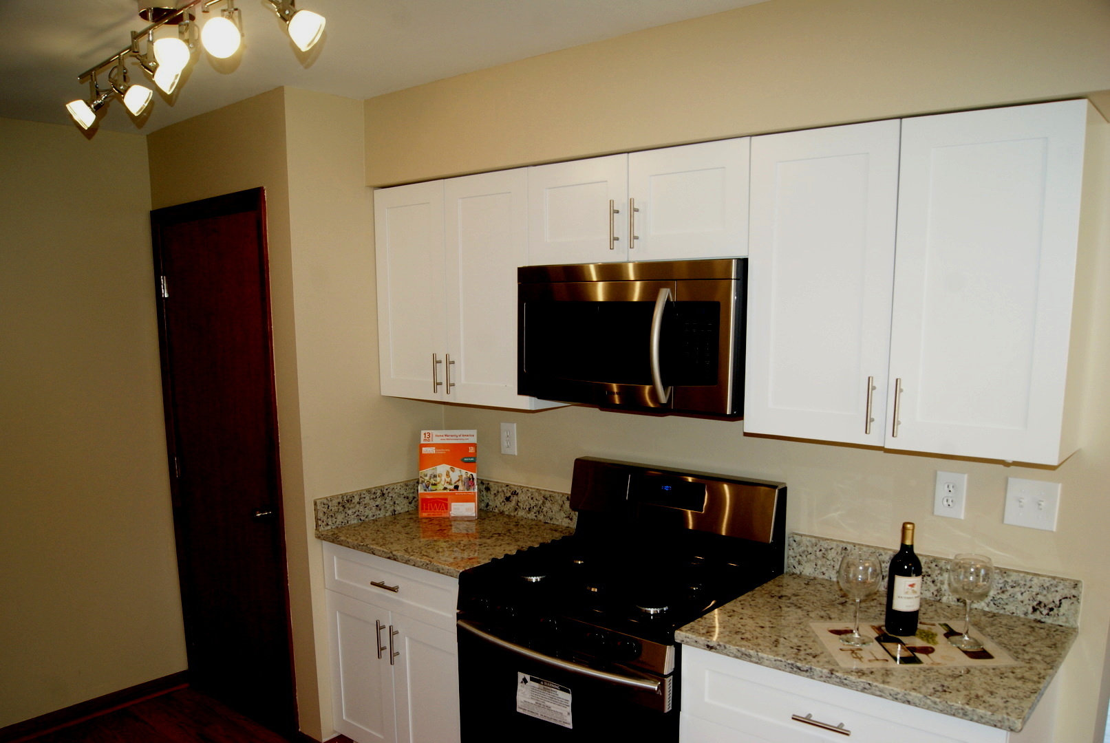 264 Circlegate Road New Lenox, IL 60451 - Photo 4 of 28 a kitchen with a sink and a refrigerator