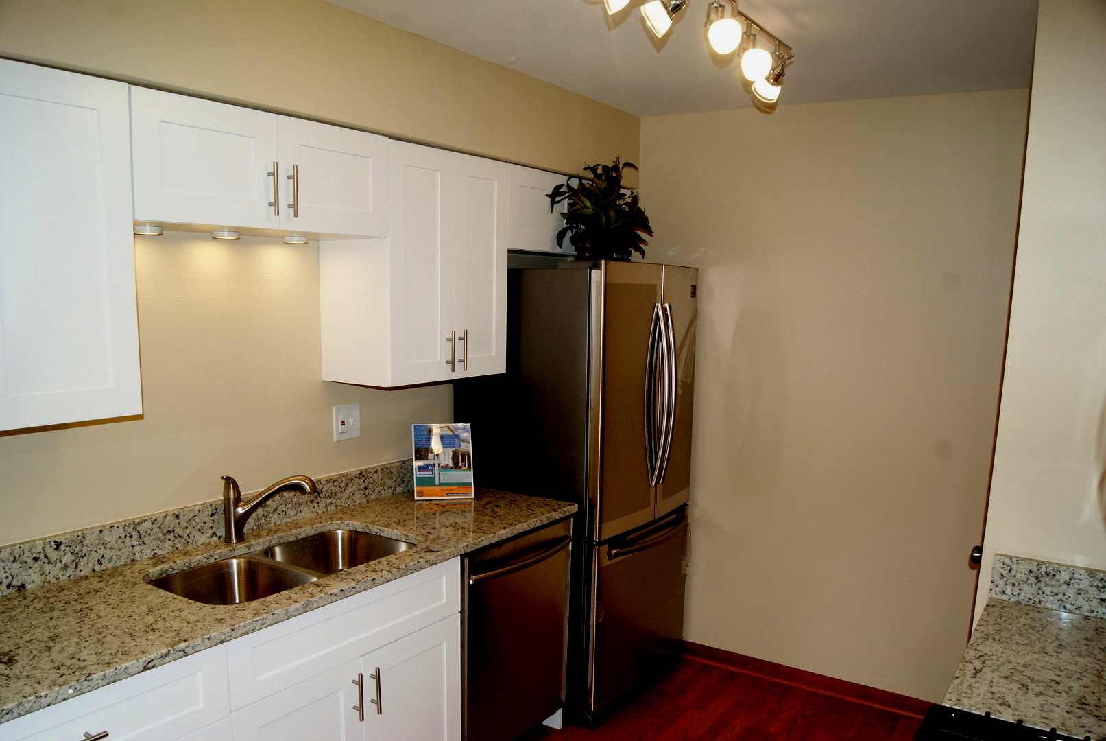 264 Circlegate Road New Lenox, IL 60451 - Photo 5 of 28 a kitchen with a sink a refrigerator and cabinets