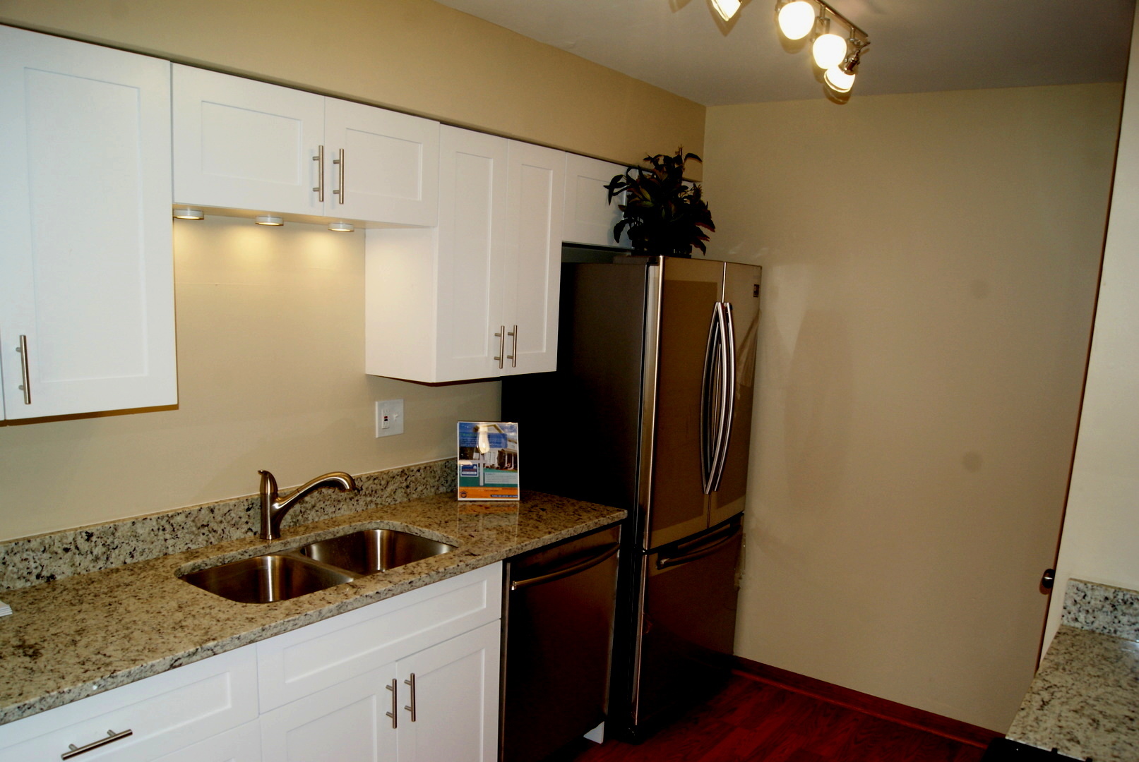 264 Circlegate Road New Lenox, IL 60451 - Photo 7 of 28 a kitchen with a sink and refrigerator