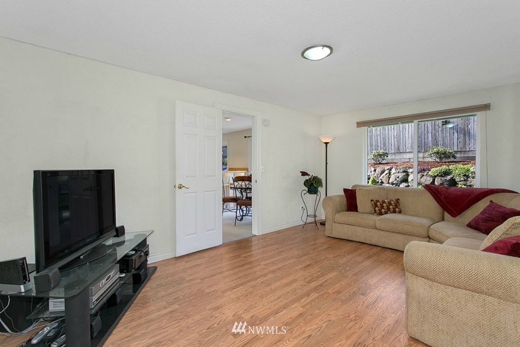 14307 Southeast 163rd Street Renton, WA 98058 - Photo 7 of 24 Gallery Image 7