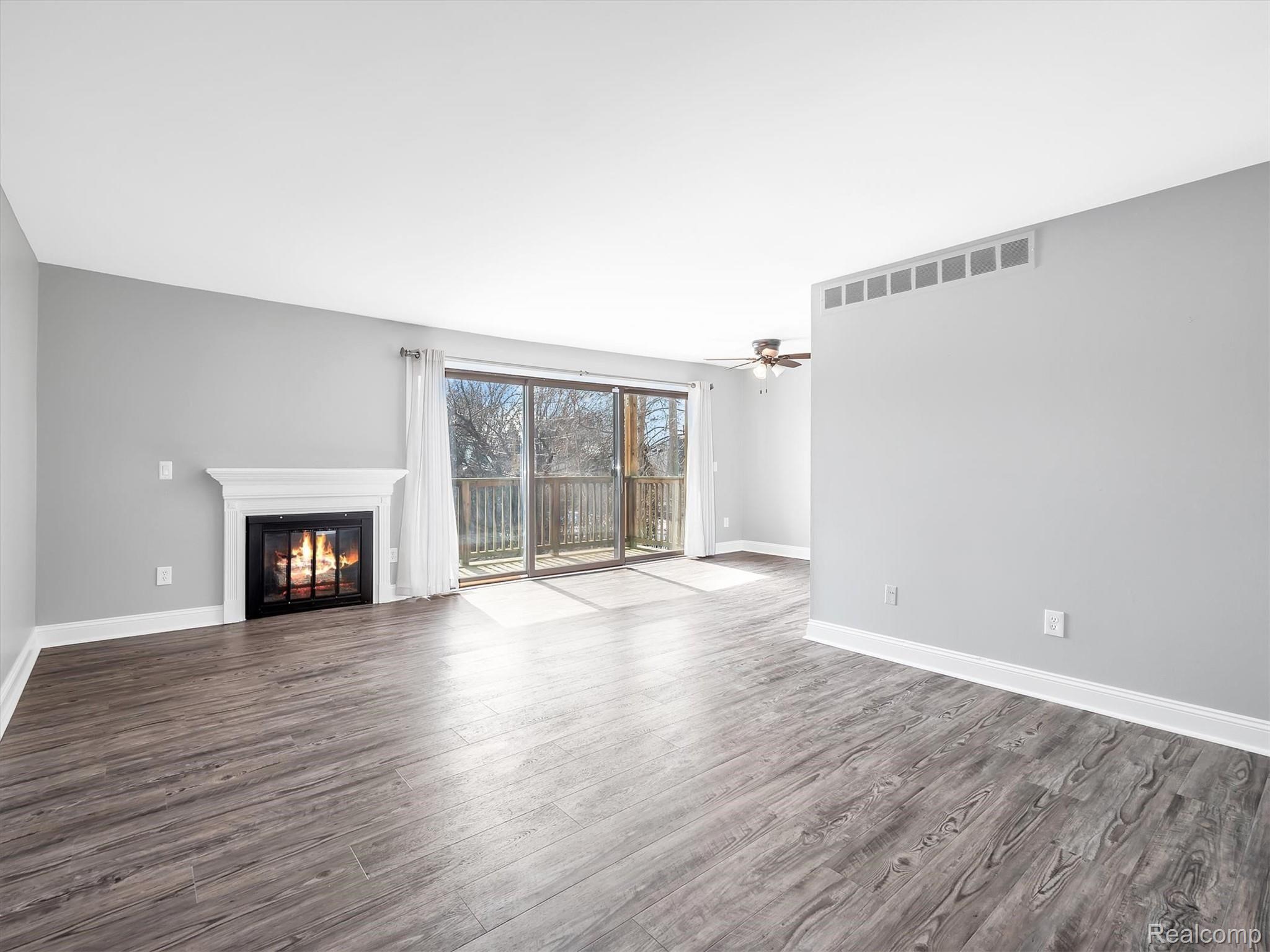 2947 Meadowbrook Drive Rochester, MI 48309 - Photo 3 of 9 2947-Meadowbrook-Dr-WindowStill-Real-Estate-Photography-7.jpg