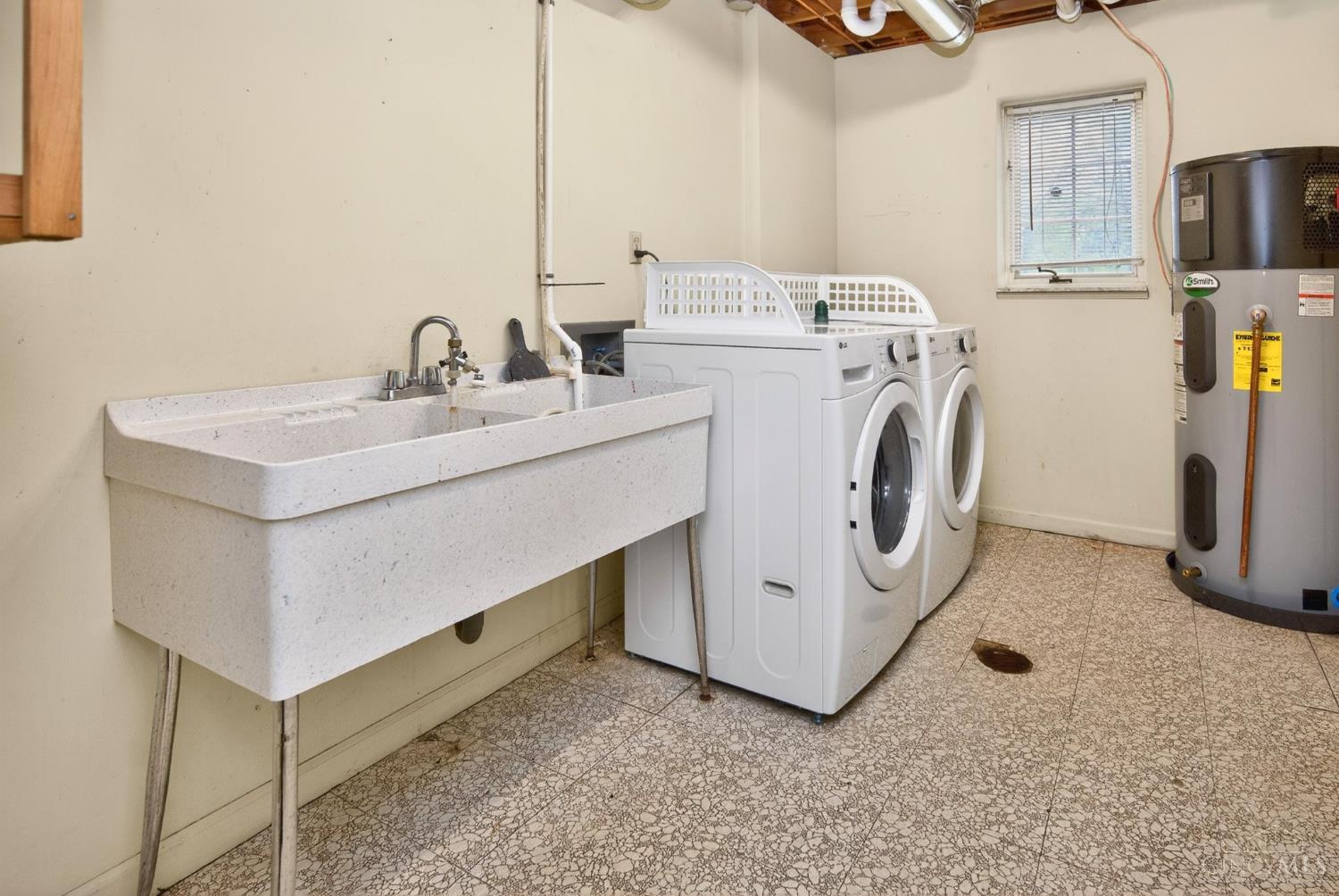 1751 Oregonia Road Lebanon, OH 45036 - Photo 34 of 58 2nd Laundry room with large utility sink!