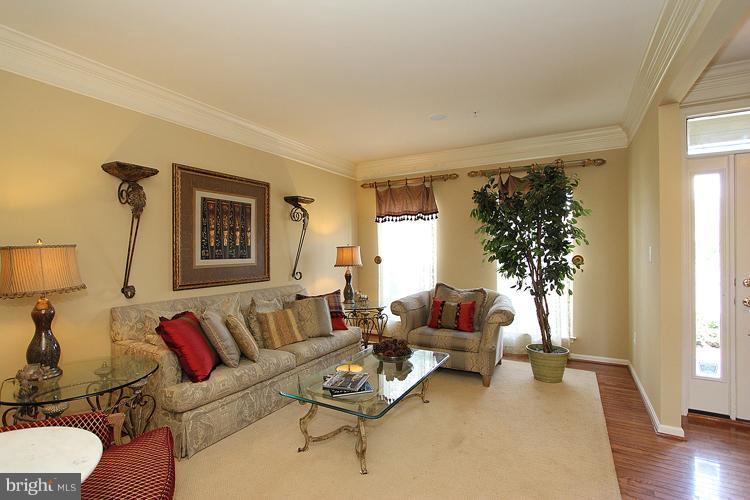 18428 Cornflower Road Boyds, MD 20841 - Photo 4 of 28 Living Room