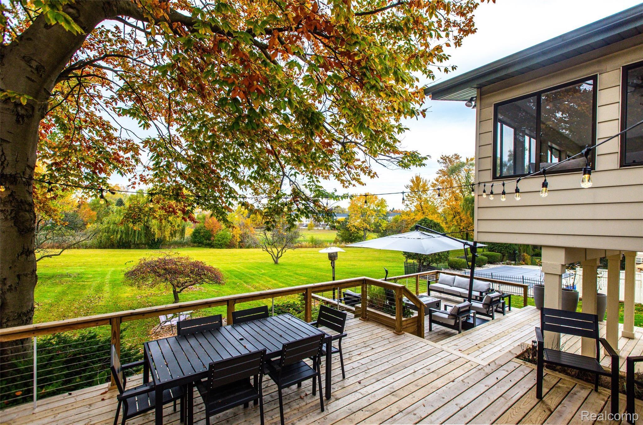 36219 Smithfield Road Farmington, MI 48335 - Photo 18 of 34 Fall time deck view Smithfield.jpg
