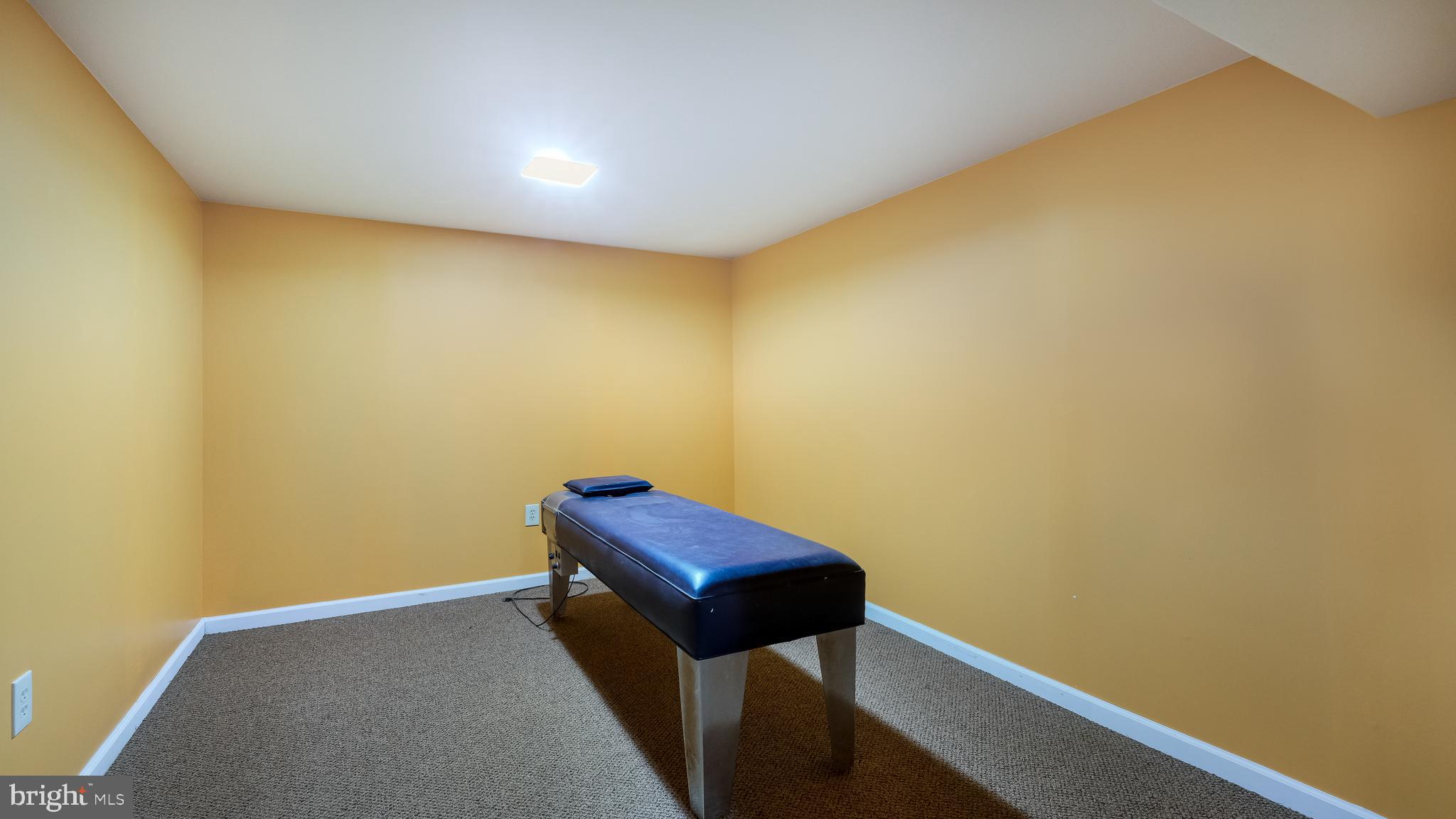 792 Dale Road Jenkintown, PA 19006 - Photo 23 of 27 a room with a chair