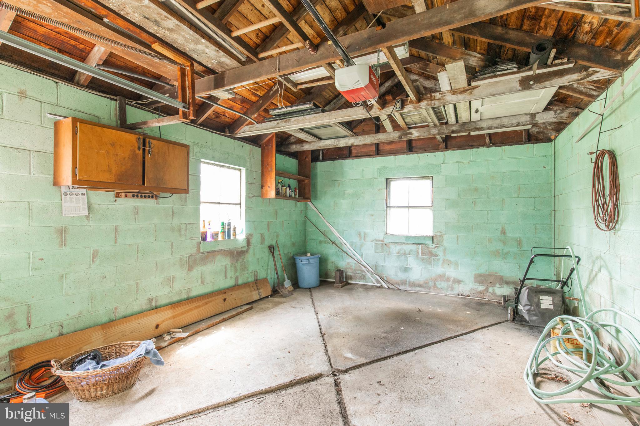 917 Thornton Road Upper Chichester, PA 19061 - Photo 9 of 40 Detached Garage