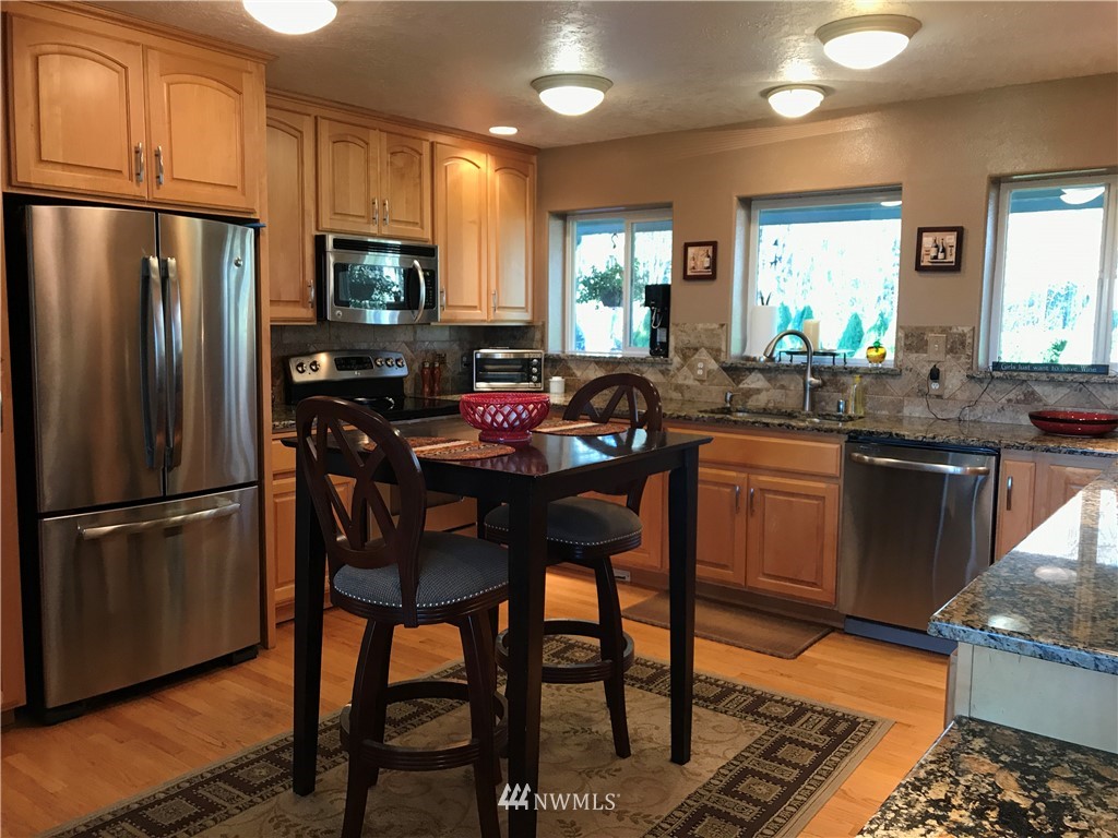 595 McAdams Road East Longview, WA 98632 - Photo 3 of 25