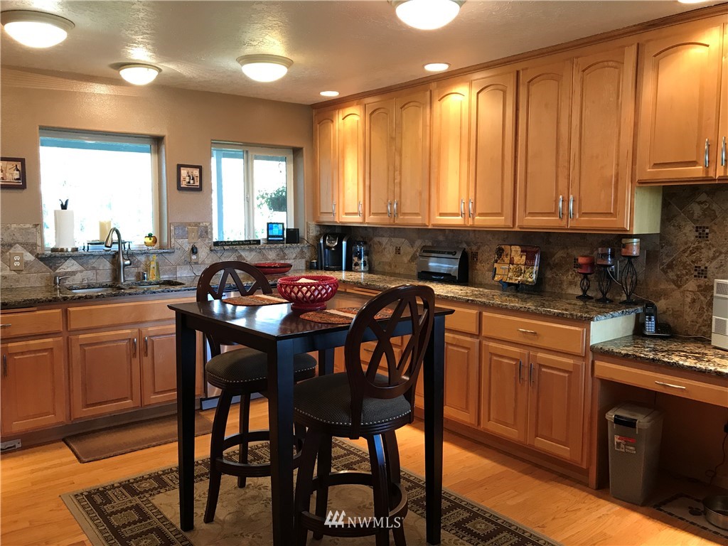 595 McAdams Road East Longview, WA 98632 - Photo 4 of 25