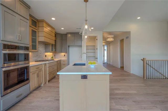 $659,900 | 907 Savannah Lane, Greenwood, MO 64034