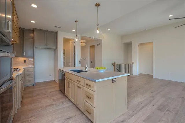 $659,900 | 907 Savannah Lane, Greenwood, MO 64034