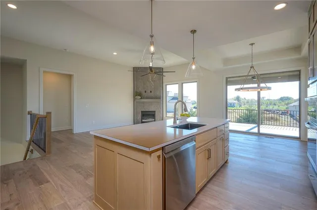 $659,900 | 907 Savannah Lane, Greenwood, MO 64034