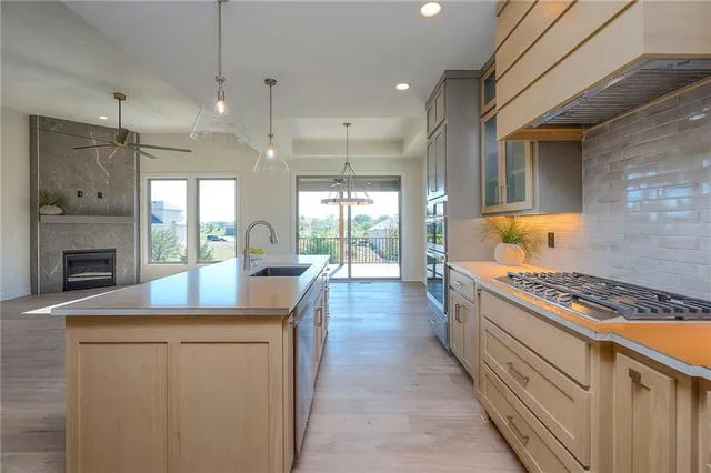 $659,900 | 907 Savannah Lane, Greenwood, MO 64034