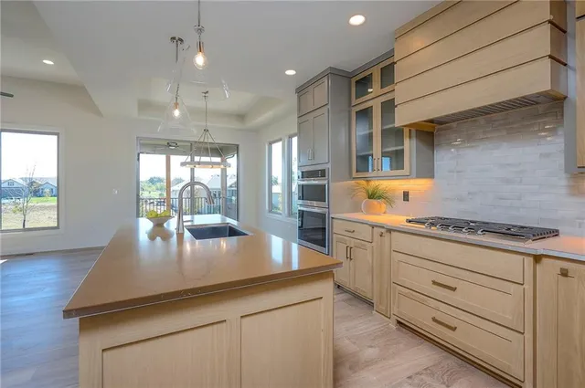 $659,900 | 907 Savannah Lane, Greenwood, MO 64034