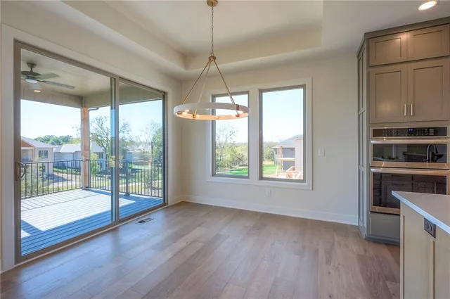 $659,900 | 907 Savannah Lane, Greenwood, MO 64034