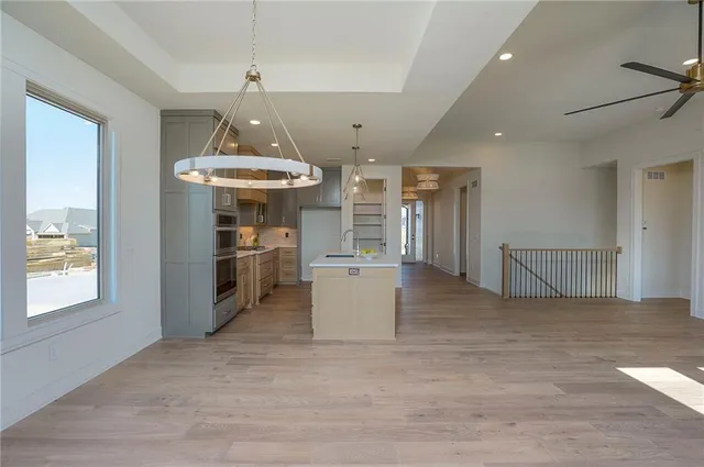 $659,900 | 907 Savannah Lane, Greenwood, MO 64034