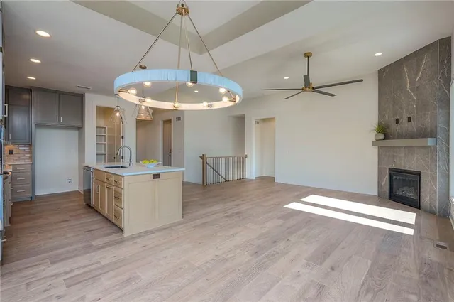 $659,900 | 907 Savannah Lane, Greenwood, MO 64034