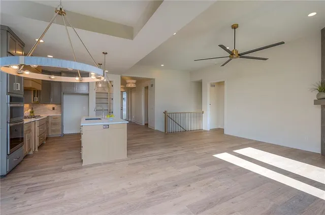 $659,900 | 907 Savannah Lane, Greenwood, MO 64034