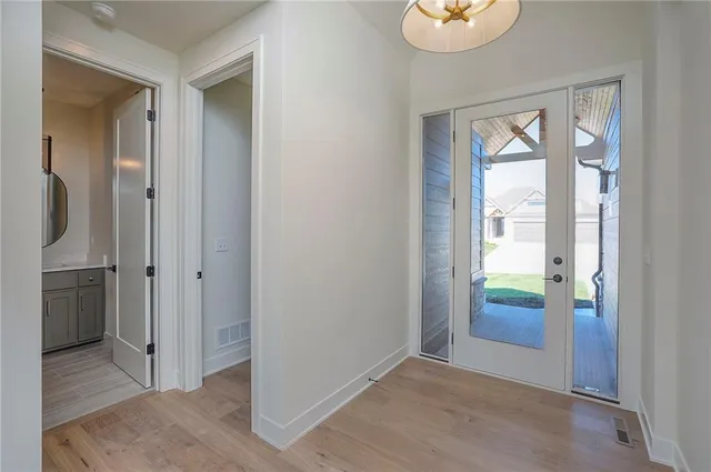 $659,900 | 907 Savannah Lane, Greenwood, MO 64034