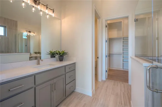 $659,900 | 907 Savannah Lane, Greenwood, MO 64034