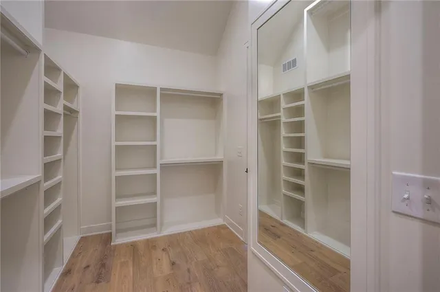 $659,900 | 907 Savannah Lane, Greenwood, MO 64034