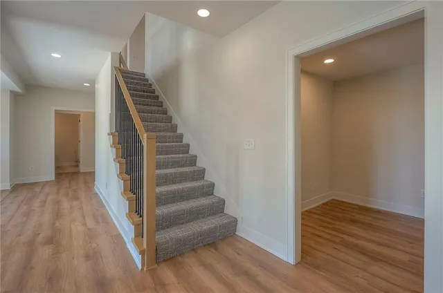 $659,900 | 907 Savannah Lane, Greenwood, MO 64034