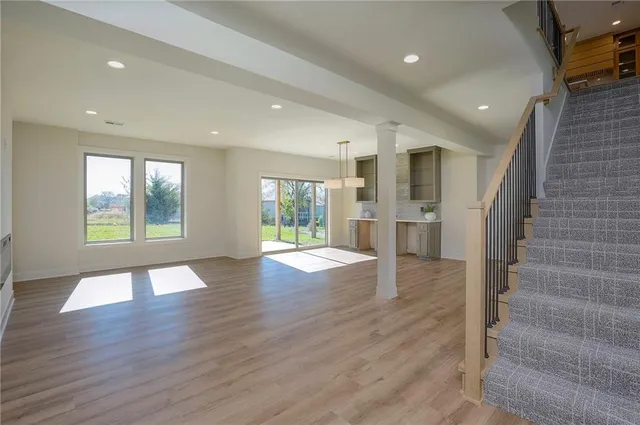 $659,900 | 907 Savannah Lane, Greenwood, MO 64034