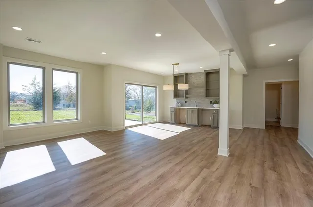 $659,900 | 907 Savannah Lane, Greenwood, MO 64034