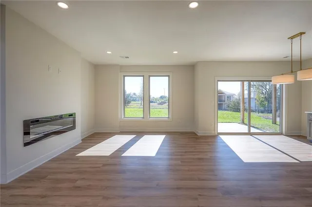 $659,900 | 907 Savannah Lane, Greenwood, MO 64034