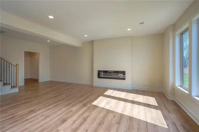 $659,900 | 907 Savannah Lane, Greenwood, MO 64034