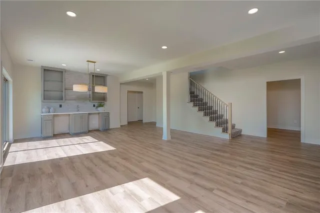 $659,900 | 907 Savannah Lane, Greenwood, MO 64034