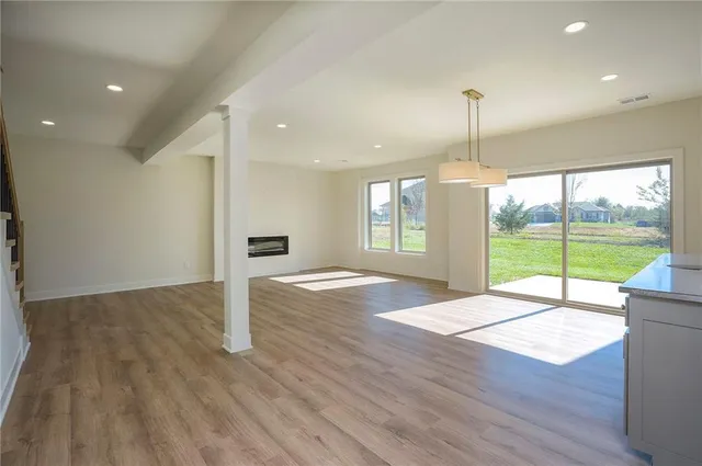 $659,900 | 907 Savannah Lane, Greenwood, MO 64034