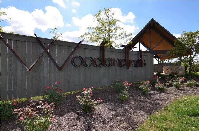 $659,900 | 907 Savannah Lane, Greenwood, MO 64034