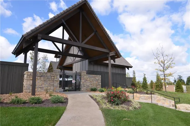 $659,900 | 907 Savannah Lane, Greenwood, MO 64034