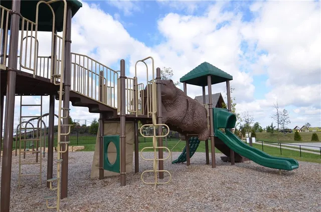 $659,900 | 907 Savannah Lane, Greenwood, MO 64034