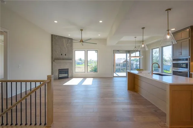 $659,900 | 907 Savannah Lane, Greenwood, MO 64034