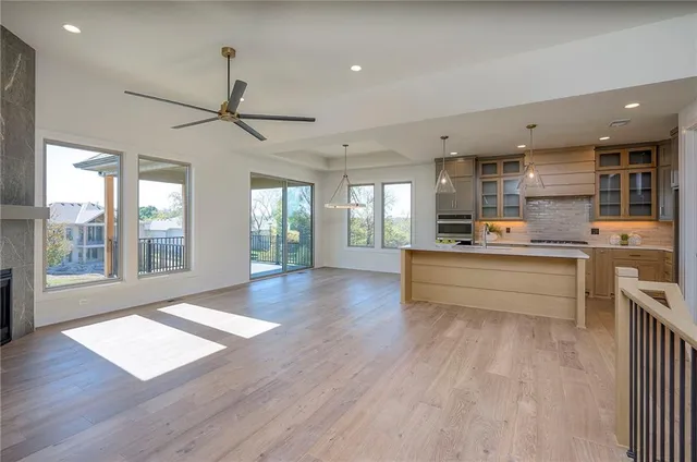 $659,900 | 907 Savannah Lane, Greenwood, MO 64034