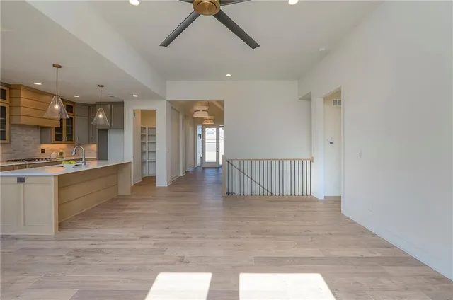 $659,900 | 907 Savannah Lane, Greenwood, MO 64034