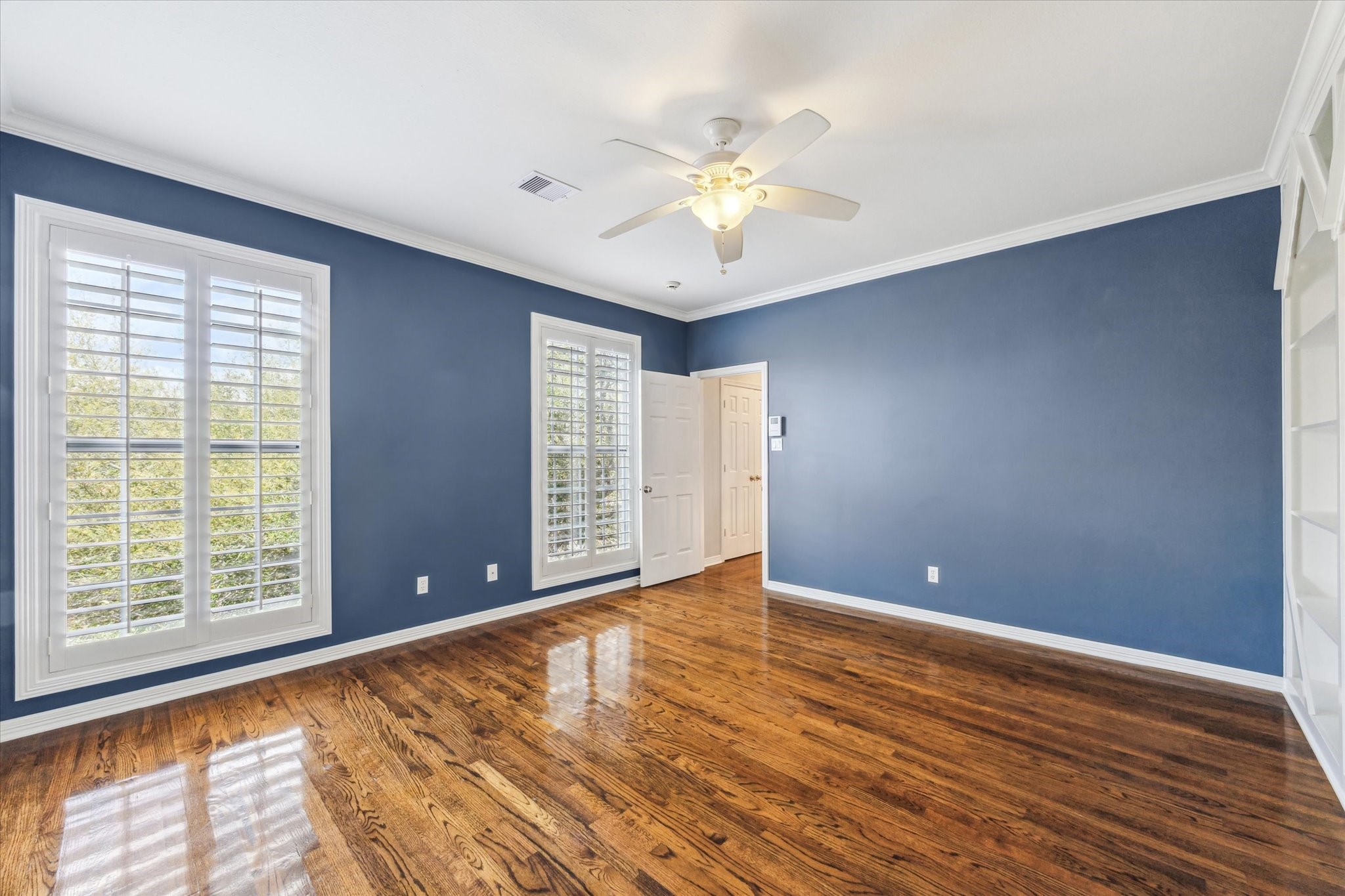 1406 Spring Cress Lane Seabrook, TX 77586 - Photo 23 of 50 This room is located on level 2 at the front of the home and can serve as a bedroom or home office/study. It has access to the Jack-N-Jill bathroom located on this level.