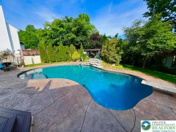$729,000 | 2570 Steele Lane, Easton, PA 18040