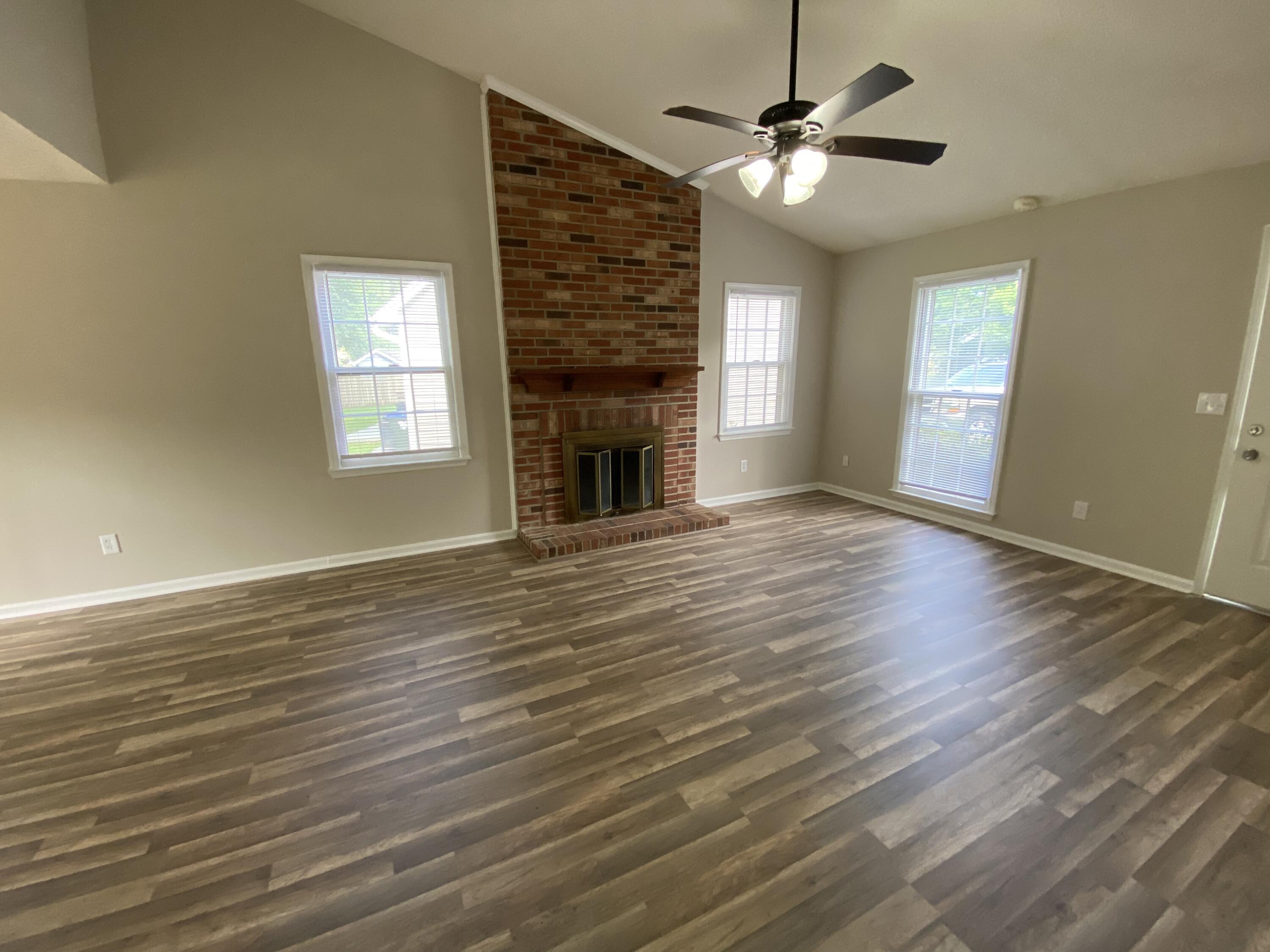 135 Towne Square Road Summerville, SC 29485 - Photo 3 of 10 IMG-6863