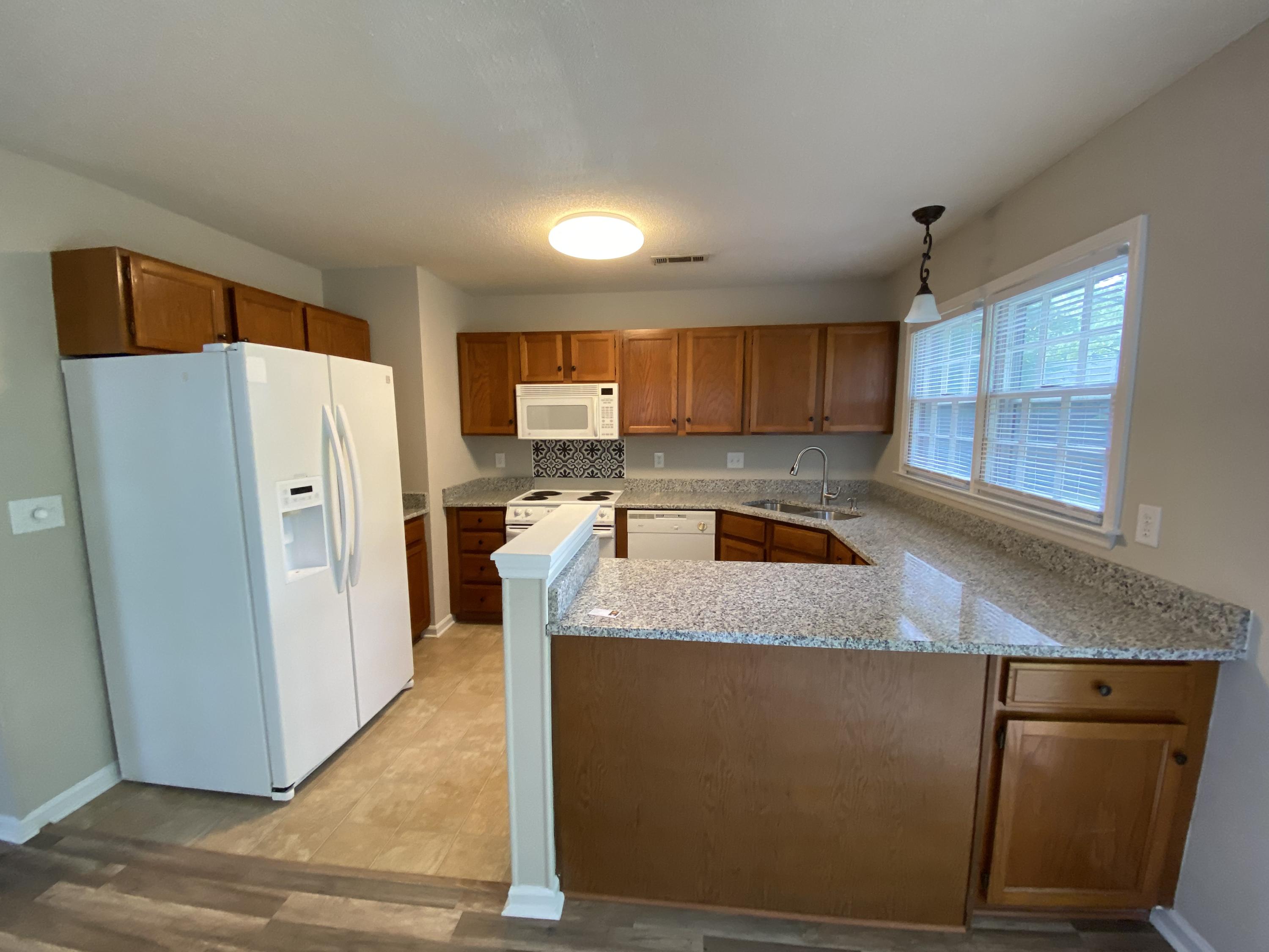 135 Towne Square Road Summerville, SC 29485 - Photo 4 of 10 IMG-6866