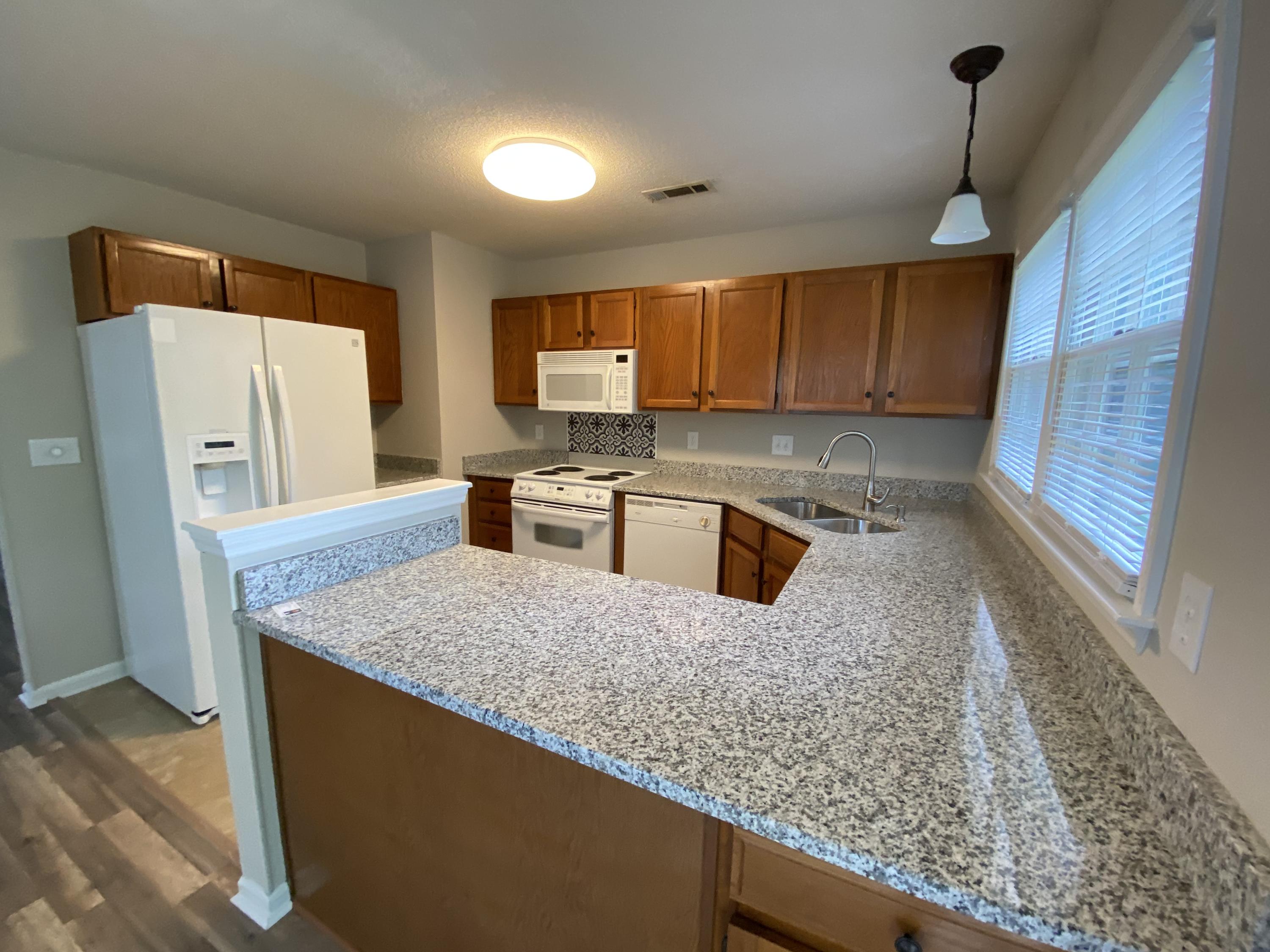 135 Towne Square Road Summerville, SC 29485 - Photo 5 of 10 IMG-6867