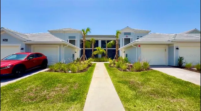 a view of a house with a backyard