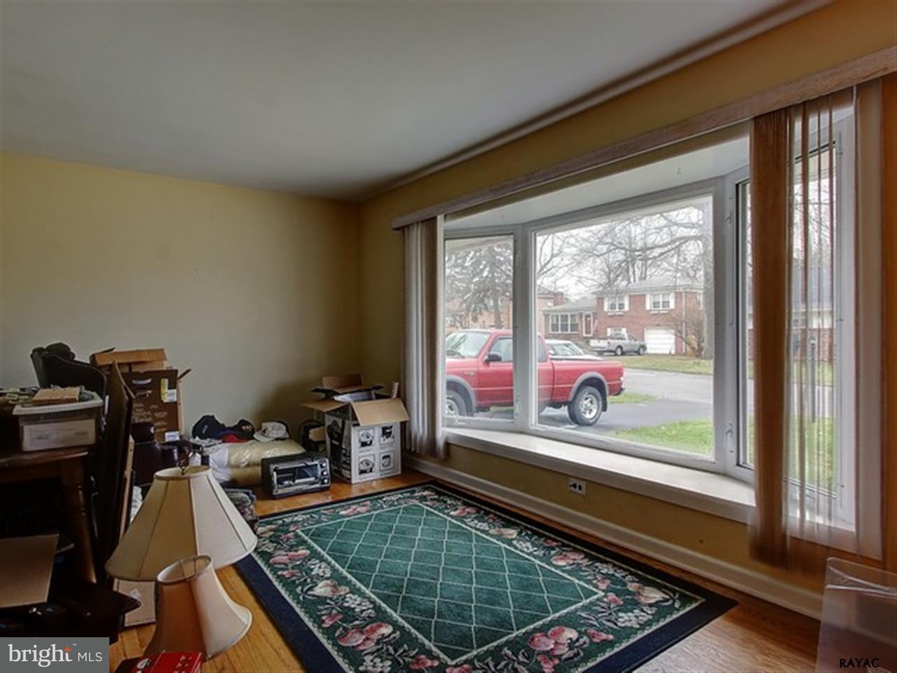 337 Wynwood Road York, PA 17402 - Photo 4 of 23 Gallery Image 4