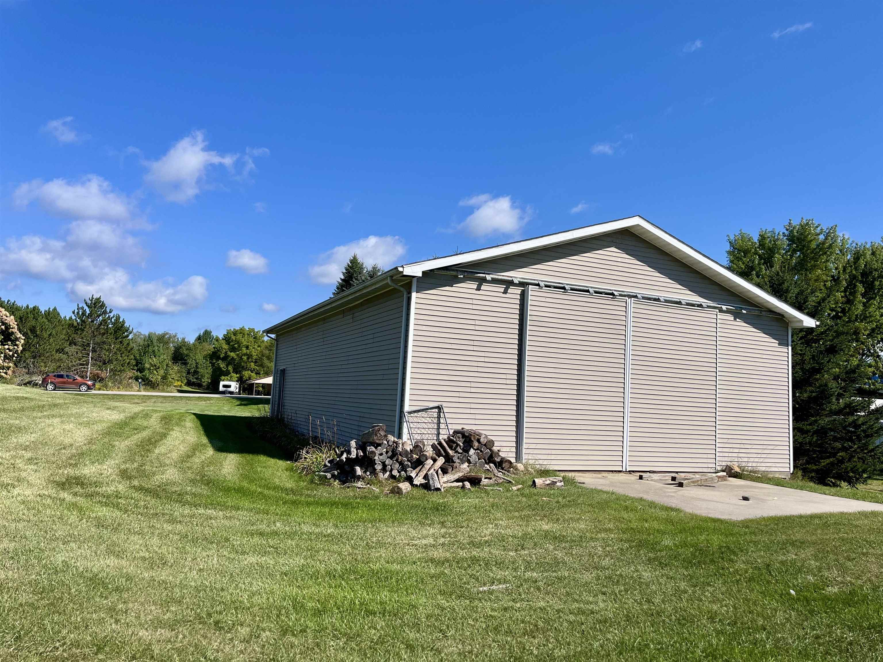 2330 East Surrey Road Farwell, MI 48622 - Photo 9 of 60 1926963-608d07aa-34ad-4b9e-9f70-f378e8cf0095.JPG